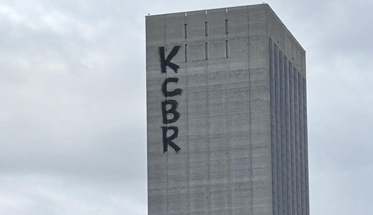 Ein bekanntes Kollektiv besprayte am Wochenende das Kornhaus Zürich.