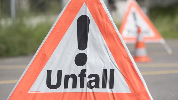 Nach den beiden Kollisionen musste die Polizei die Autobahn in Richtung Bern teilweise sperren. (Themenbild)