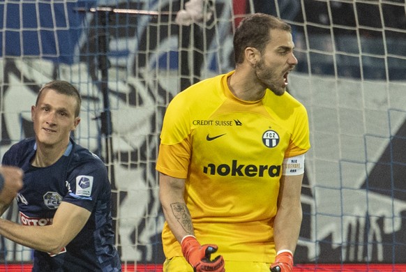 Die Luzerner mit Marco Burch, 2. von rechts, feiern das Tor zum 3:1 neben Torhueter Yanick Brecher, rechts, von Zuerich beim Super League Meisterschaftsspiel zwischen dem FC Luzern und dem FC Zuerich  ...