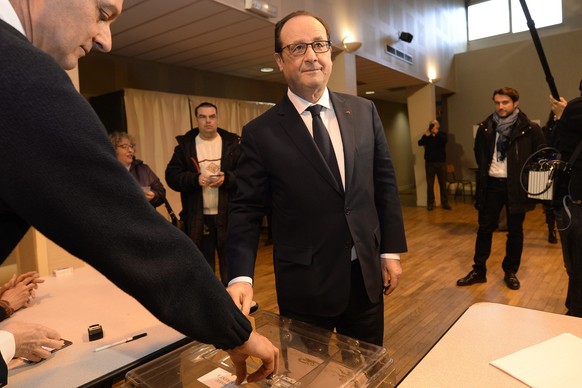 Unter Druck: Präsident Hollandes Sozialisten fahren die erwartet heftige Schlappe ein.