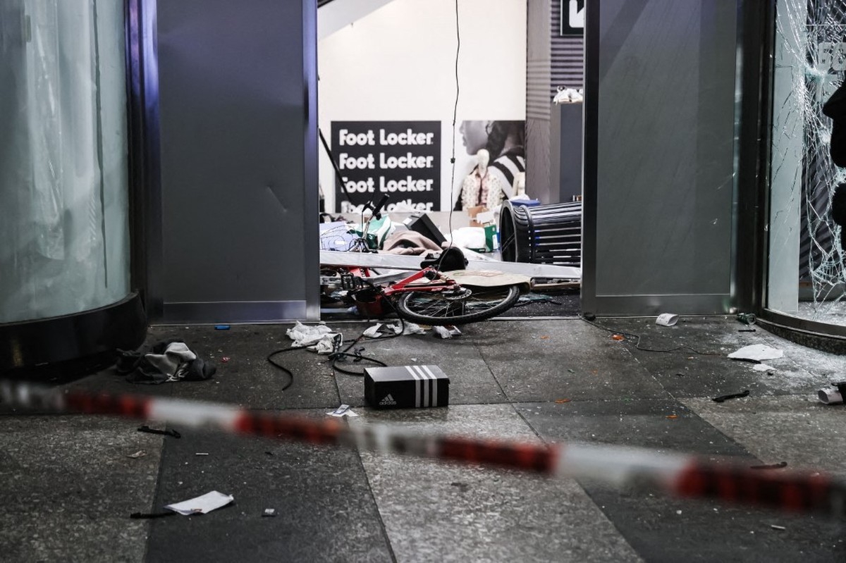 A general view of the damage at a Foot Locker store in Piazza del Duomo, Milan, Italy, on October 17, 2026, following clashes during the ''Italia in Piazza'' protest against the hi ...