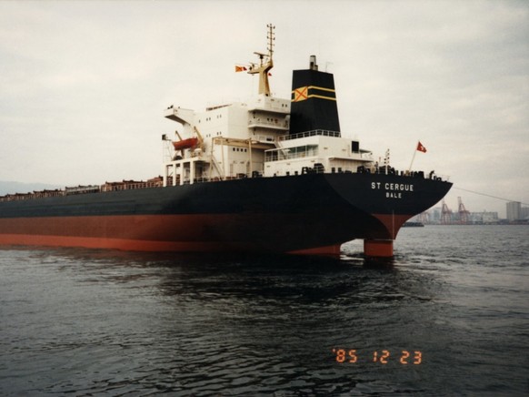 Das Frachtschiff St. Cergue unter Schweizer Flagge aufgenommen 1985. (Archivbild)