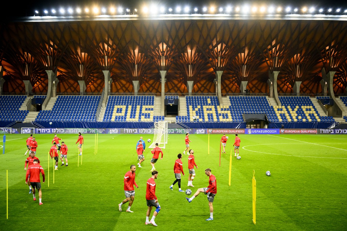 Switzerland's soccer national team players during a training session on the eve of the UEFA Euro 2024 qualifying group I soccer match between Israel and Switzerland at Pancho Arena in Felcsut, so ...