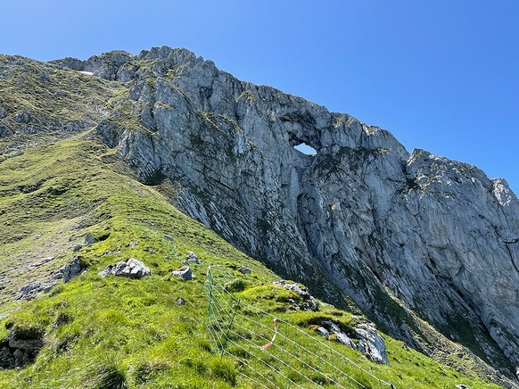 Mürtschenloch Stoggloch Felslöcher der Schweiz Rauszeit