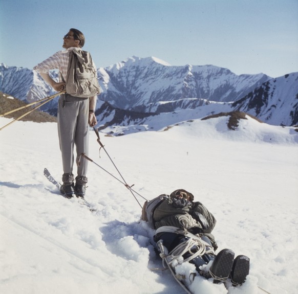 1961 werden in St.Moritz und auf der Engstligenalp Tourenleiter für den Notfall trainiert.