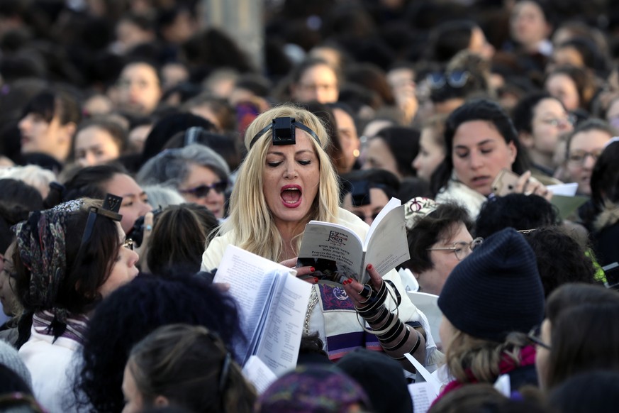 epa07421350 Members of the &#039;Women of the Wall&#039; feminist organization wearing shawls pray as they gather for the monthly Rosh Hodesh, or &#039;New Jewish Month&#039;, prayers inside the women ...