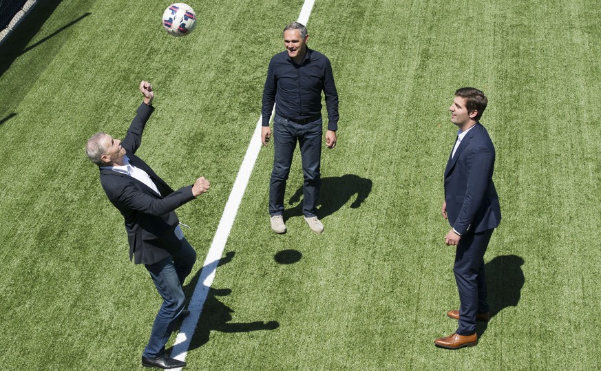 26.05.2016; Niederhasli; Fussball Super League; Grasshopper Club Zuerich; Trainer Pierluigi Tami, CEO Manuel Huber und Verwaltungsrat Georges Perego (GC) im Anschluss an eine Pressekonferenz zum Rueck ...