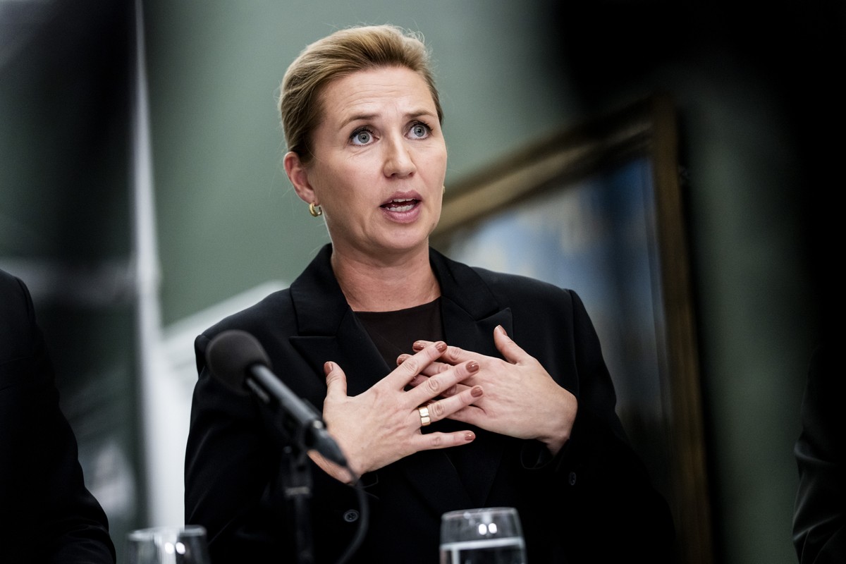 epa12384581 Danish Prime Minister Mette Frederiksen holds a press briefing on defense measures in response to the security situation at the Prime Minister's Office in Copenhagen, Denmark, 17 Sept ...