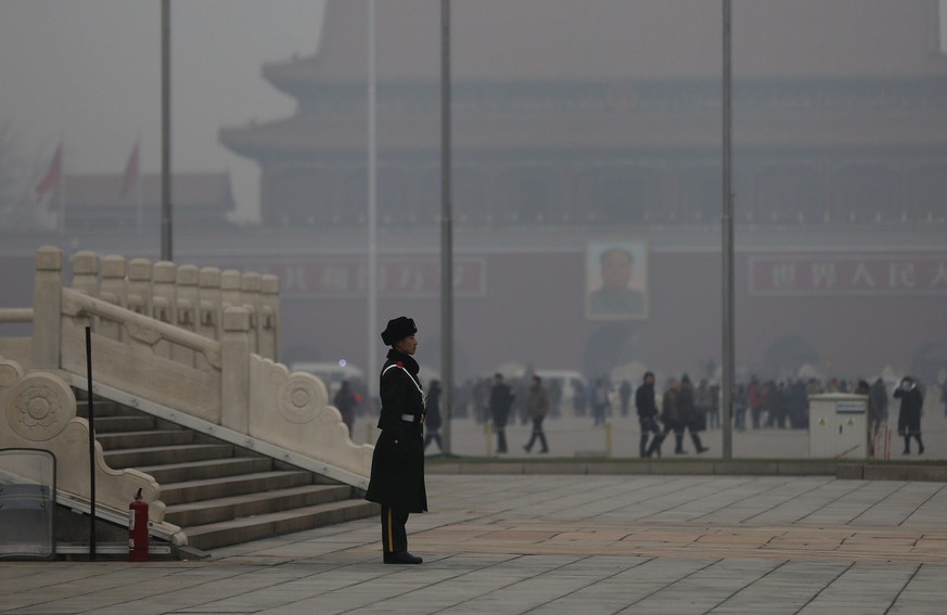 Wache am Tiananmenplatz: Peking versinkt einmal mehr im Smog.