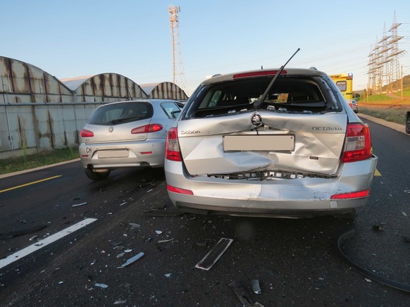 Viel Blechschaden bei Auffahrunfall in Kaisten AG