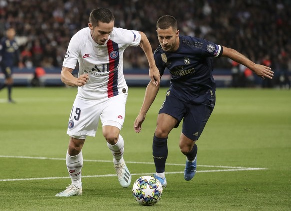 epa07851563 Paris Saint Germain&#039;s Pablo Sarabia (L) and Real Madrid&#039;s Eden Hazard (R) in action during the UEFA Champions League Group A soccer match between Paris Saint Germain and Real Mad ...