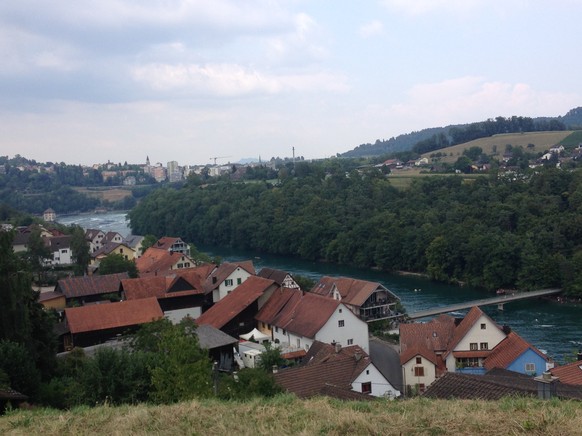 Nohl in der Gemeinde Laufen-Uhwiesen grad unterhalb des Rheinfalls auf der nördlichen Flussseite gehört zum Kanton Zürich. 