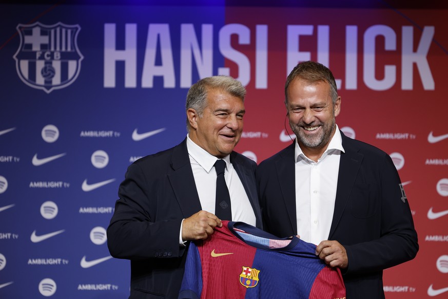 epa11495550 FC Barcelona&#039;s President Joan Laporta (L) poses with FC Barcelona&#039;s new head coach, German Hansi Flick (R) during his official presentation in Barcelona, Spain, 25 July 2024. EPA ...