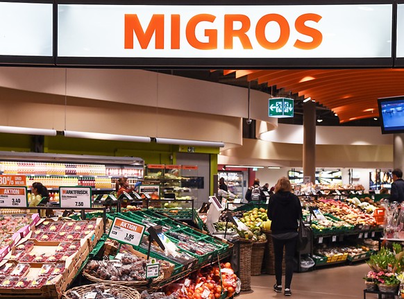 Ein Geschäft der Migros am Zürcher Flughafen (Archivbild).