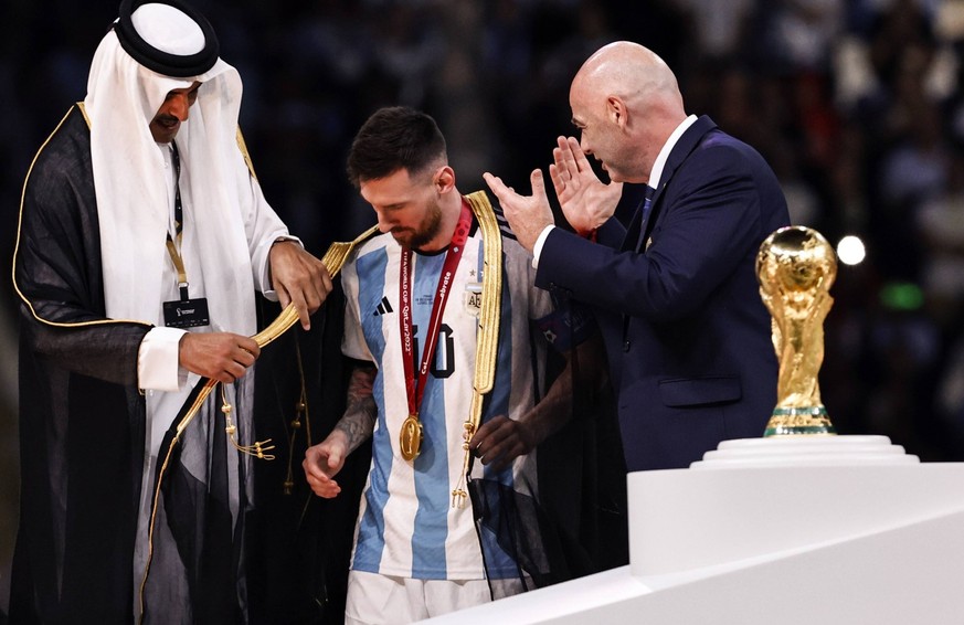 AL DAAYEN - lr Emir of Qatar Sheikh Tamim bin Hamad Al Thani, Lionel Messi of Argentina and FIFA President Gianni Infantino with the world cup trophy, FIFA World Cup, WM, Weltmeisterschaft, Fussball T ...