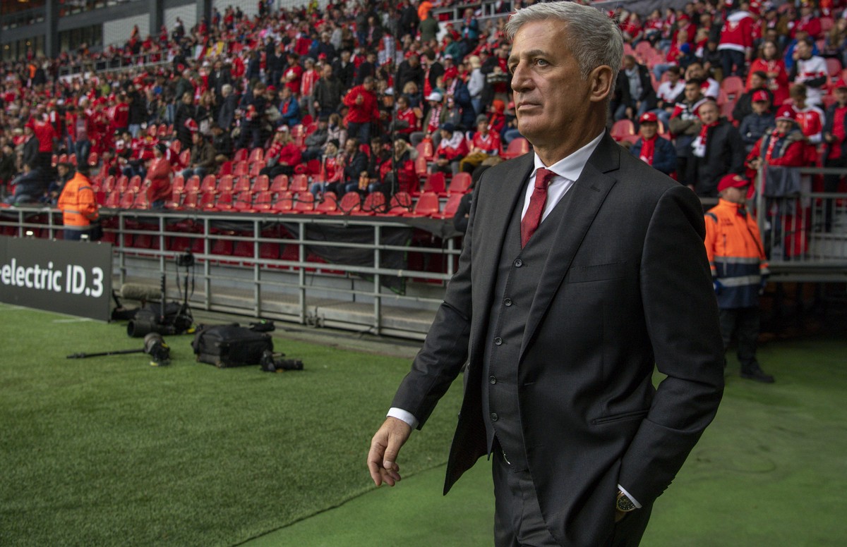 Switzerland's head coach Vladimir Petkovic prior to the UEFA Euro 2020 qualifying Group D soccer match between Denmark and Switzerland at the Telia Parken stadium in Kopenhagen, Denmark, on Satur ...