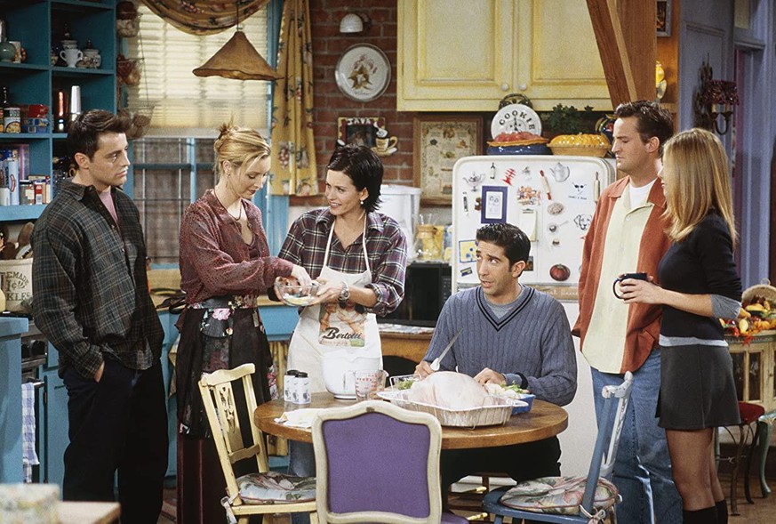 Friends
Ein Serien-Klassiker aus den 90er Jahren. Sechs Freunde (von links: Joey, Phoebe, Monika, Ross, Chandler und Rachel) machen das Beste aus ihren 20ern in New York City.