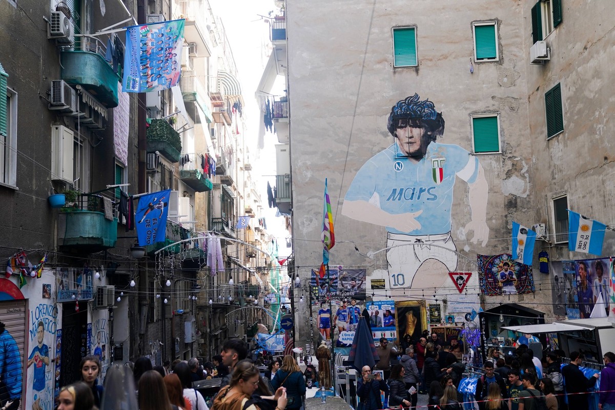 Italy v England - UEFA EURO, EM, Europameisterschaft,Fussball 2024 Qualifying - Previews A mural of Diego Maradona in the Spanish Quarter of Naples, Italy. England start their Euro 2024 qualifying cam ...