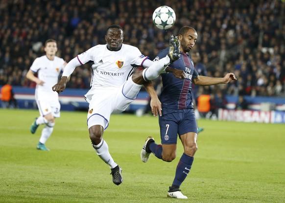 Football Soccer - Paris St Germain v FC Basel - UEFA Champions League Group Stage - Group A - Parc des Princes - Paris,France - 19/10/16 FC Basel&#039;s Adama Traore (L) in action with Paris St Germai ...