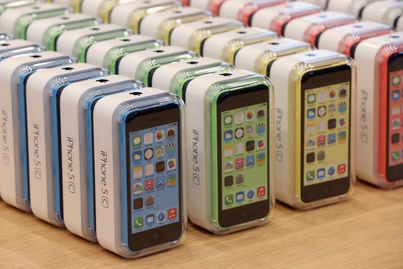 Das iPhone 5C setzt in vielen Läden Staub an.