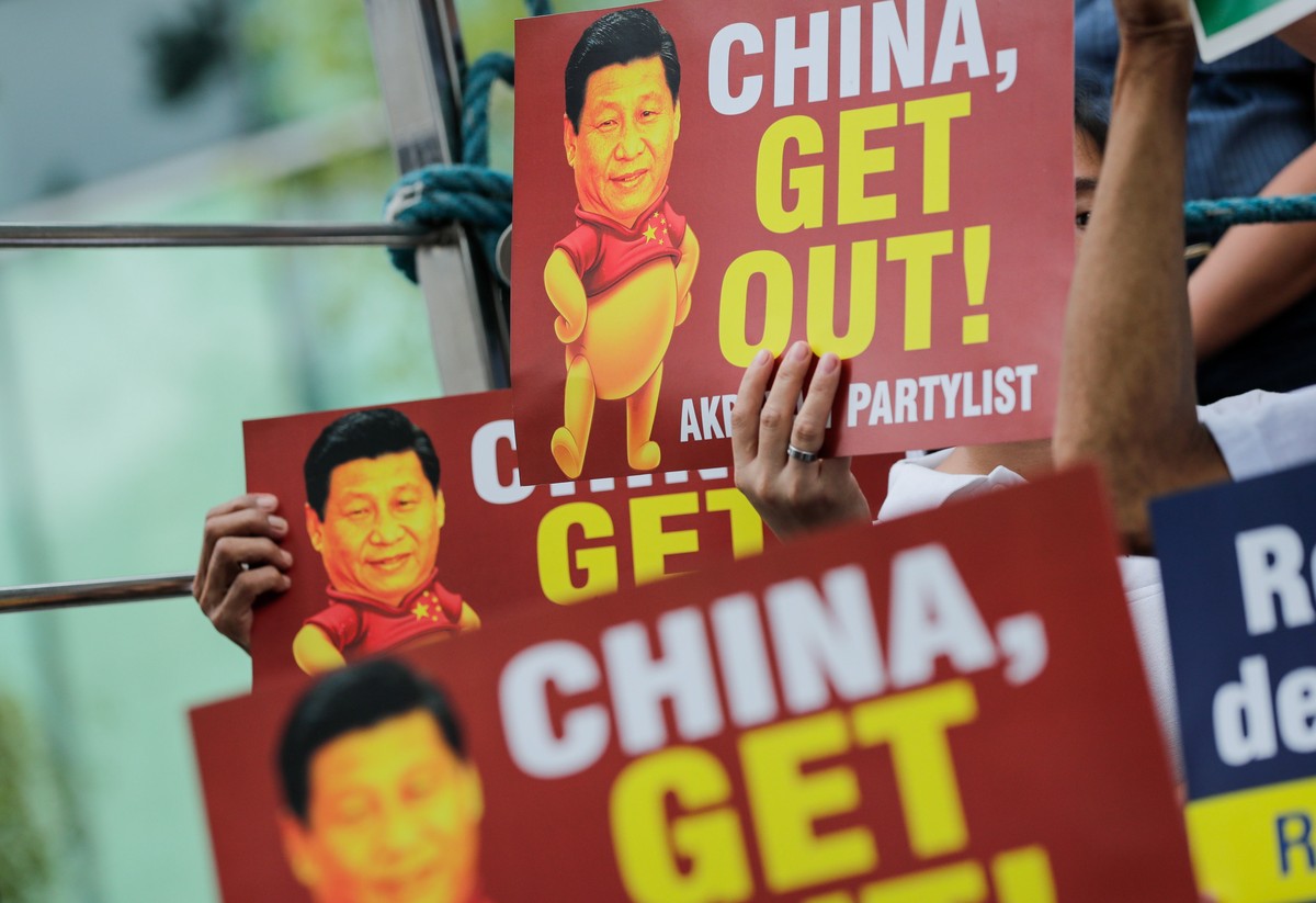epaselect epa07180652 Activists hold placards with the image of Chinese President Xi Jinping as 'Winnie the Pooh' during a protest at the Chinese Embassy in Manila, Philippines, 21 November  ...