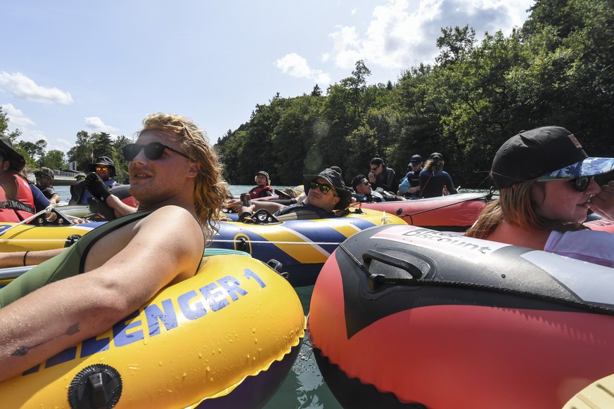 People enjoy the sun on the Aare River between Thun and Bern, Switzerland, this Sunday, August 20, 2017. (KEYSTONE/Anthony Anex)