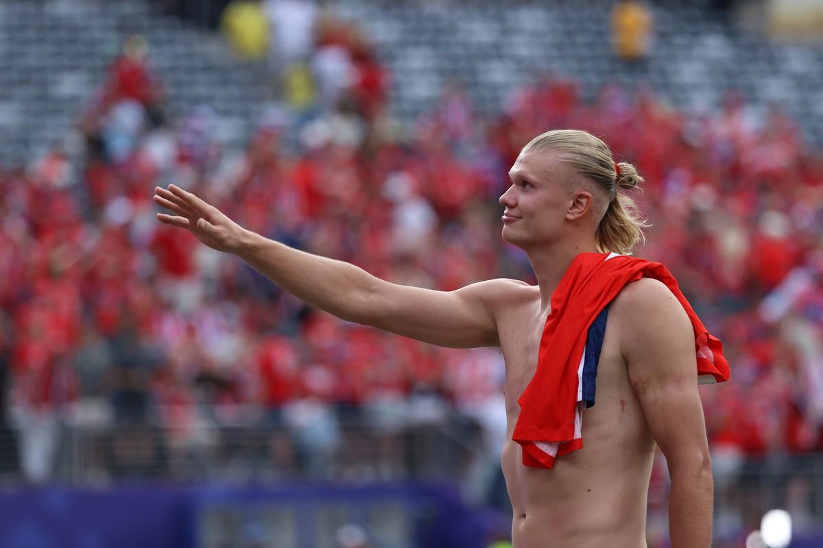Norway's Erling Haaland (9) celebrates after the World Cup round of 16 soccer match between Brazil and Norway in East Rutherford, N.J., near New York, Sunday, July 5, 2026. (AP Photo/Pamela Smith ...