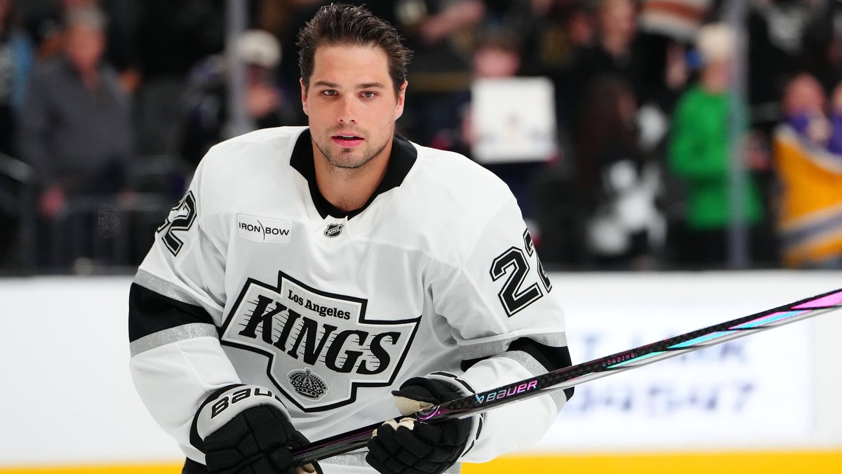 NHL, Eishockey Herren, USA Los Angeles Kings at Vegas Golden Knights Mar 9, 2025 Las Vegas, Nevada, USA Los Angeles Kings left wing Kevin Fiala 22 warms up before a game against the Vegas Golden Knigh ...
