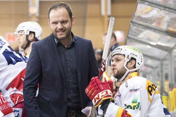 Biels interimistischer Headcoach Martin Steinegger waehrend dem Meisterschaftsspiel der National League zwischen den SCL Tigers und dem EHC Biel, am Samstag, 25. November 2017, in der Ilfishalle in La ...