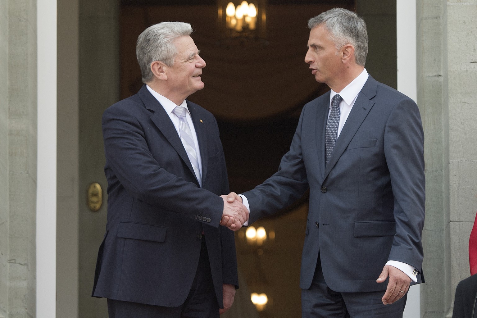 Joachim Gauck und Didier Burkhalter beim Empfang auf dem Landsitz Lohn bei Bern.