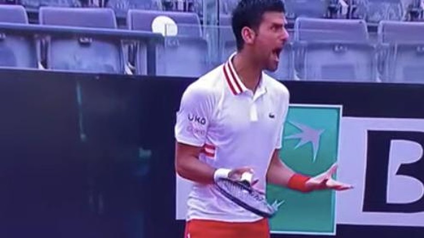 Regen in Rom: Novak Djokovic rastet aus.