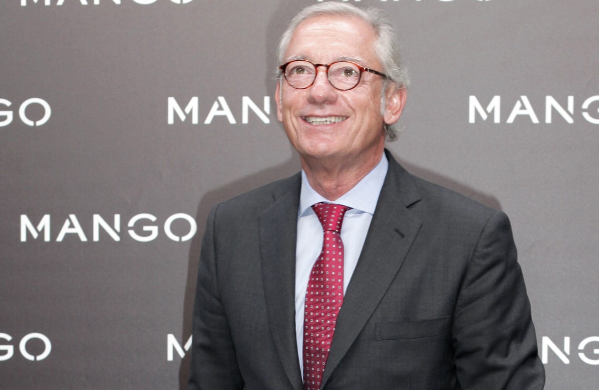 FILE - Isak Andic, the founder of Spanish fashion brand Mango, arrives at the Fall-Winter 2011 Mango's fashion show in Paris Tuesday, May 17, 2011. Andic died after falling while on a hike near B ...