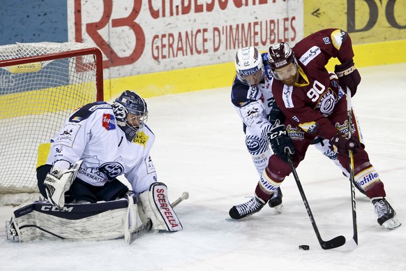 Ambri-Piotta&#039;s center Diego Kostner, center, vies for the puck with Geneve-Servette&#039;s forward Stephane Da Costa, of France, right, past Ambri-Piotta&#039;s goaltender Benjamin Conz, left, du ...