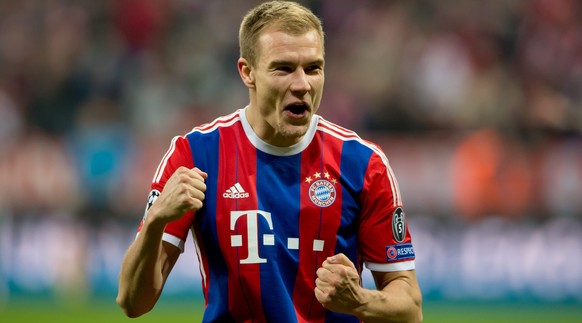 Badstuber feiert im März sein Tor gegen Shaktar Donezk.