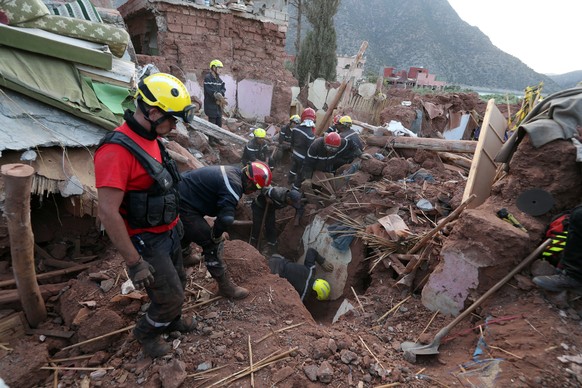 epa10853344 Rescue workers take part in a rescue operation following a powerful earthquake in Ouirgane, south of Marrakesh, Morocco, 10 September 2023. A magnitude 6.8 earthquake that struck central M ...