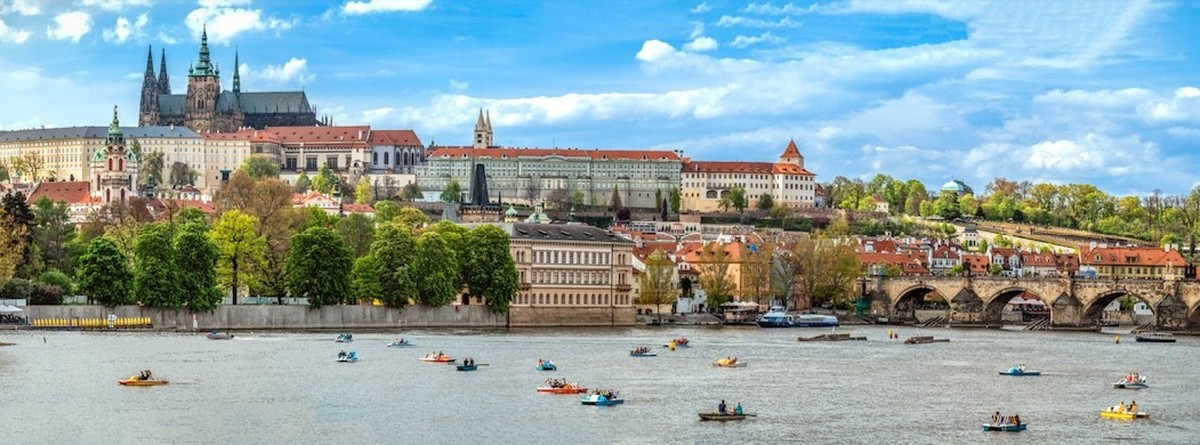 Prag Panorama Burg Karlsbrücke