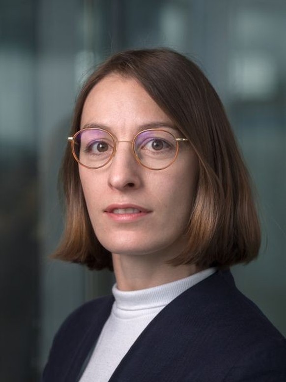 Dr. Lea Stahel forscht an der Universität Zürich digitaler Soziologie, sozialen Normen, digitale Entrüstungsstürmen, Anonymität und Aggression im Internet und macht Konfliktforschung.