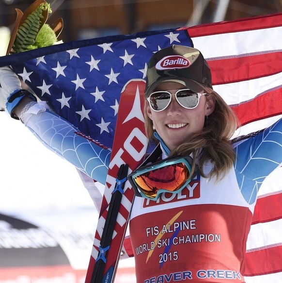 epa04620493 Mikaela Shiffrin of the US celebrates her gold medal after the Ladies&#039; Slalom at the FIS Alpine World Ski Championships in Beaver Creek, Colorado, USA, 14 February 2015. The World Cha ...