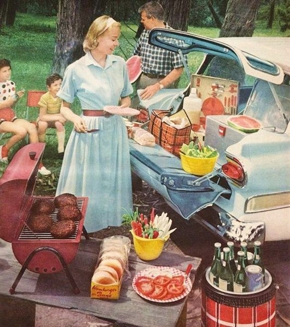 Grill-Picnic in den Fünfzigerjahren. 
https://clickamericana.com/eras/1950s/look-back-at-50s-life-in-a-small-town-1952