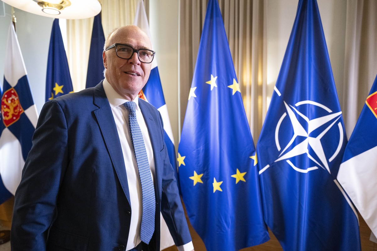 epa12845437 Swiss Federal Councillor and Minister of Defence Martin Pfister arrives before a bilateral meeting with Finnish Minister of Defence Antti Hakkanen, in Helsinki, Finland, 24 March 2026. Pfi ...