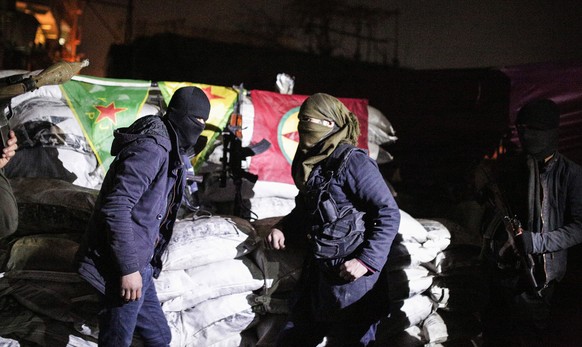 Kämpfer der verbotenen türkischen Arbeiterpartei PKK in der Stadt Silopi (Dezember 2015).