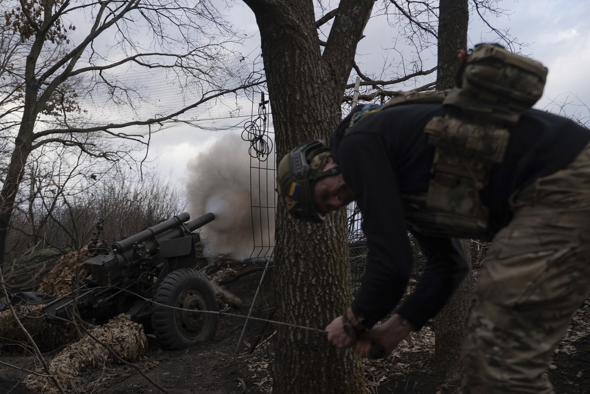 Ukrainian serviceman of Khartia brigade known by call sign "Krystal" fires M101 Howitzer towards Russian positions in Kharkiv region, Ukraine, Wednesday, March 12, 2025. (AP Photo/Alex Baben ...