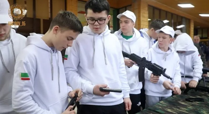 Ukrainische Jugendliche in Tschetschenien.