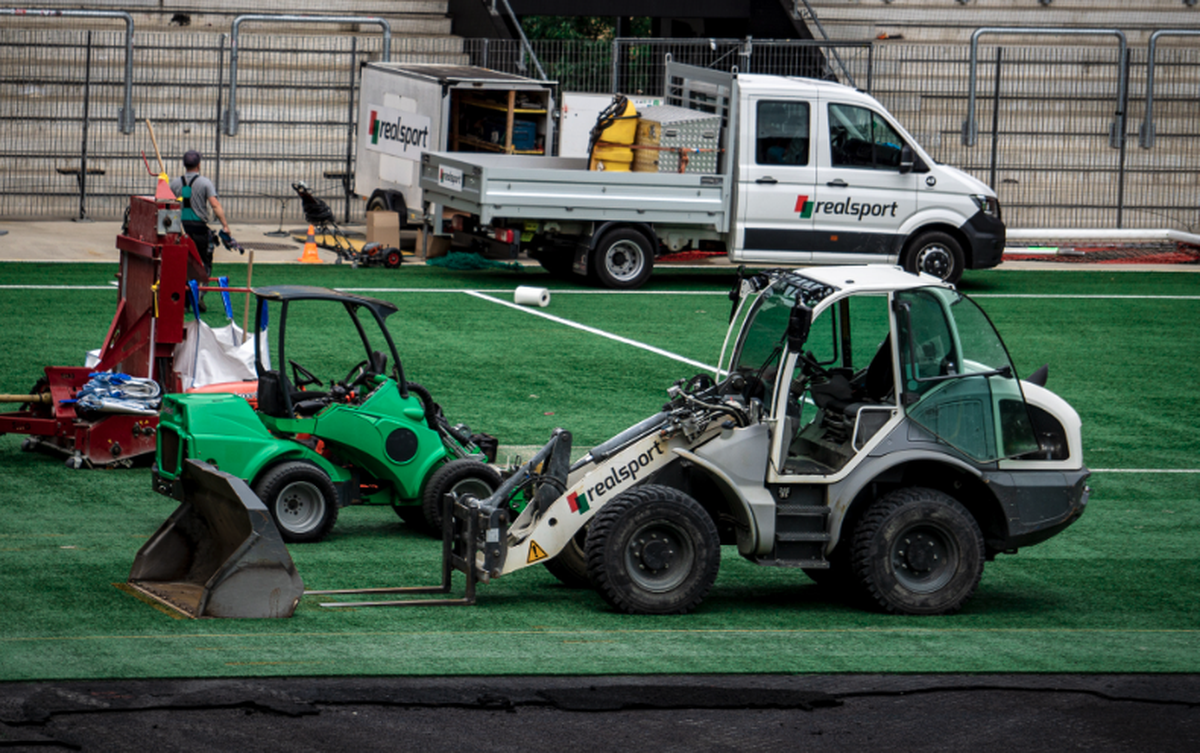 Les travaux pour remplacer la pelouse synthétique de la Maladière à Neuchâtel dureront quatre semaines.