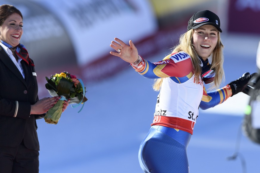 epa05797054 Silver medalist Mikaela Shiffrin of the USA celebrates during the flower ceremony of the Women&#039;s Giant Slalom race at the 2017 FIS Alpine Skiing World Championships in St. Moritz, Swi ...