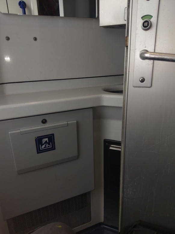 Totalunterbruch in Schlieren legt SBB-Strecke Zürich-Bern lahm – erste Züge fahren wieder
Ausnahmsweise einen Sitzplatz in der ersten Klasse bekommen. Hab ich mir aber iwie besser vorgestellt😅😂😂