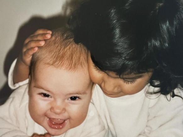 Lara Jornod (rechts) mit ihrer Schwester Anne.