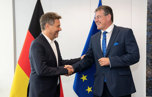 Nur zwei Tage nach dem Wef in Davos trifft Robert Habeck in Brüssel den für die Schweiz zuständingen EU-Kommissar Maros Sefcovic. Beim Gespräch ging es auch um Energiesicherheit.