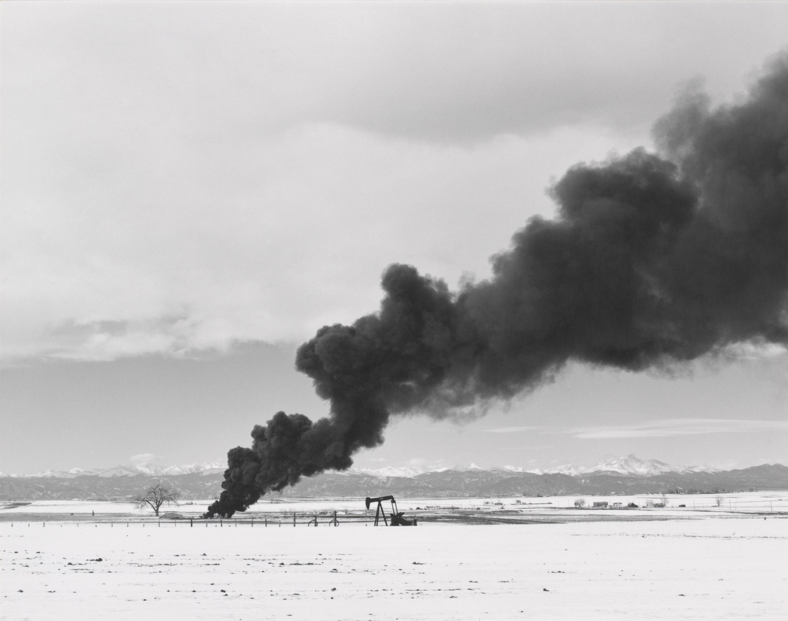 Brennender Ölschlamm, nördlich von Denver, Colorado, 1970 – 1974.&nbsp;