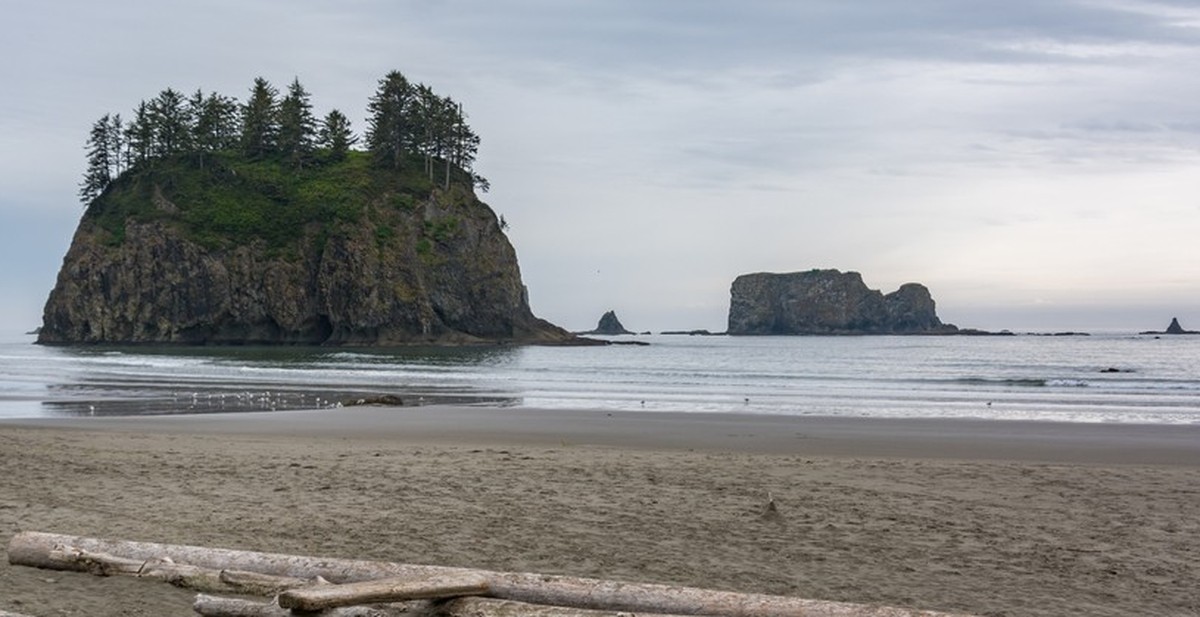 Des falaises sur la plage La Push, soi-disant le plus bel endroit de Clallam.